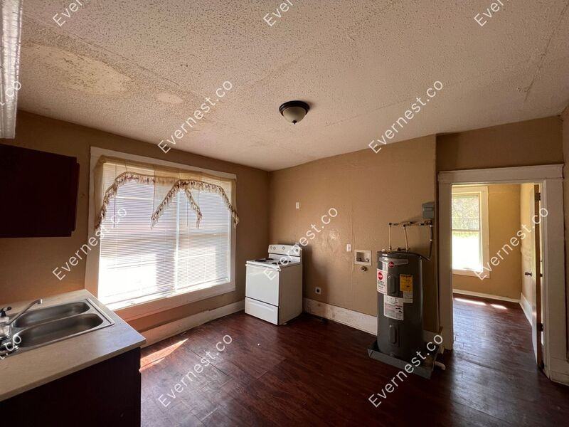 769 Saint Paul Ave - Photo 3 of 10