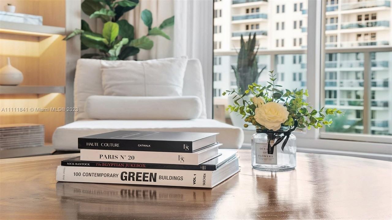 102 24th St #904 - Photo 5 of 45