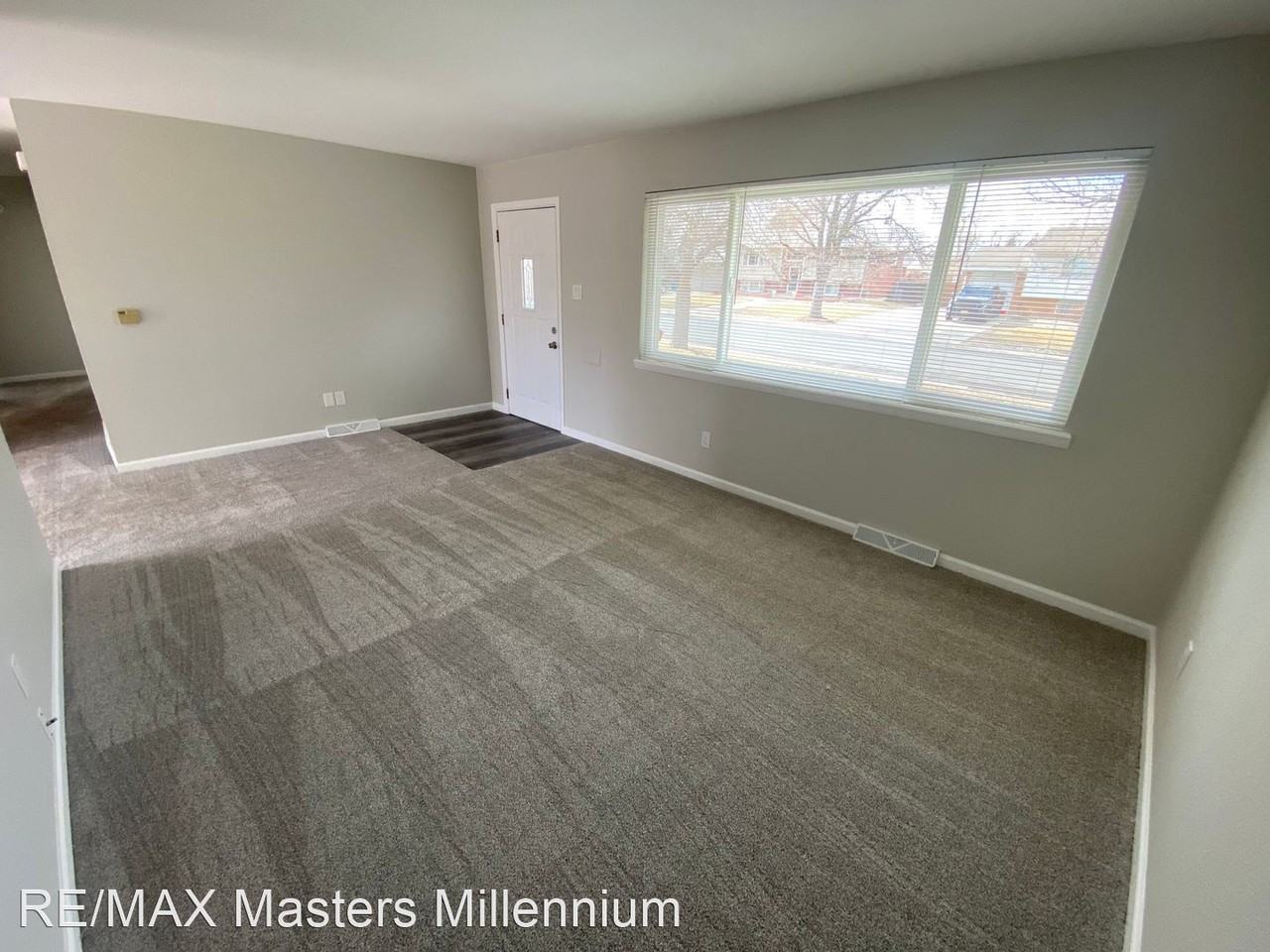 422 Salem St - Photo 3 of 29