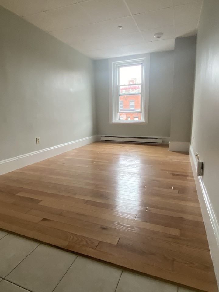 302 Newbury St #14 - Photo 2 of 4