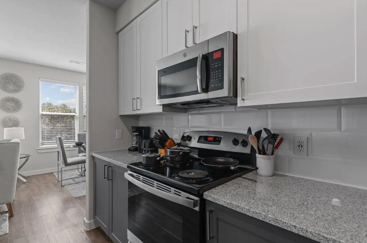 23975 Hardy Oak Blvd - Photo 2 of 24