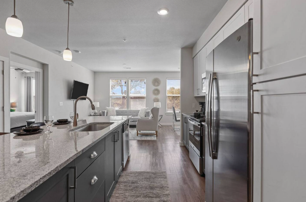 23975 Hardy Oak Blvd - Photo 3 of 24