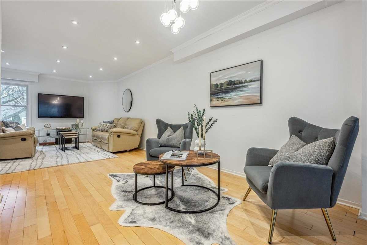 1023 Runnymead Crescent ## - Photo 3 of 6