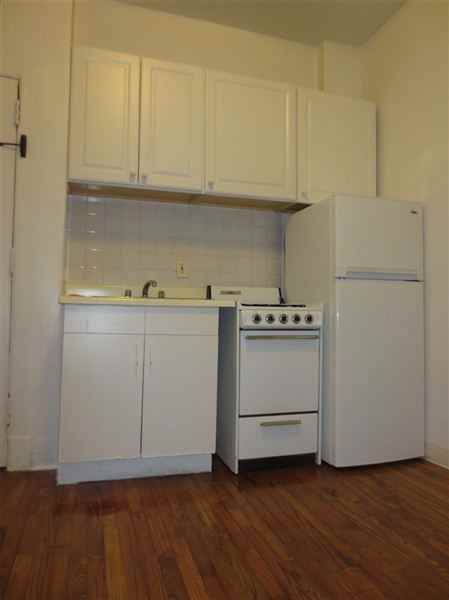 1376 York Ave. - Photo 3 of 4