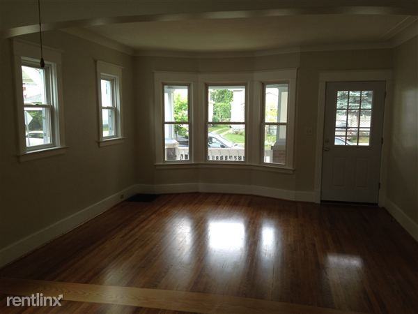 724 Lynch St SW - Photo 3 of 11