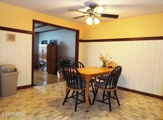 51 Caroline Dr - Photo 3 of 10