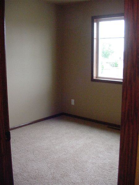 Cottonwood Cottage Townhomes Apartments 1121 Santa Fe Ave, Bismarck