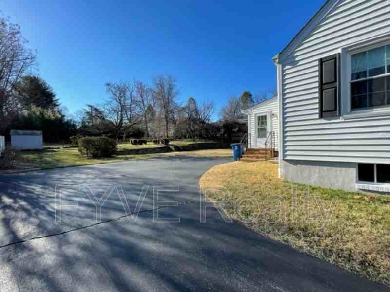 11505 Newport Mill Rd - Photo 2 of 18