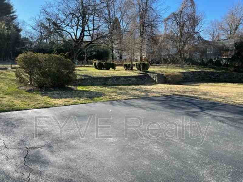 11505 Newport Mill Rd - Photo 3 of 18