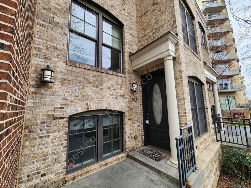 702 Cosmopolitan Dr Ne - Photo 2 of 28