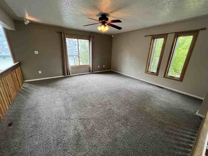 209 Crestline Ave - Photo 2 of 32