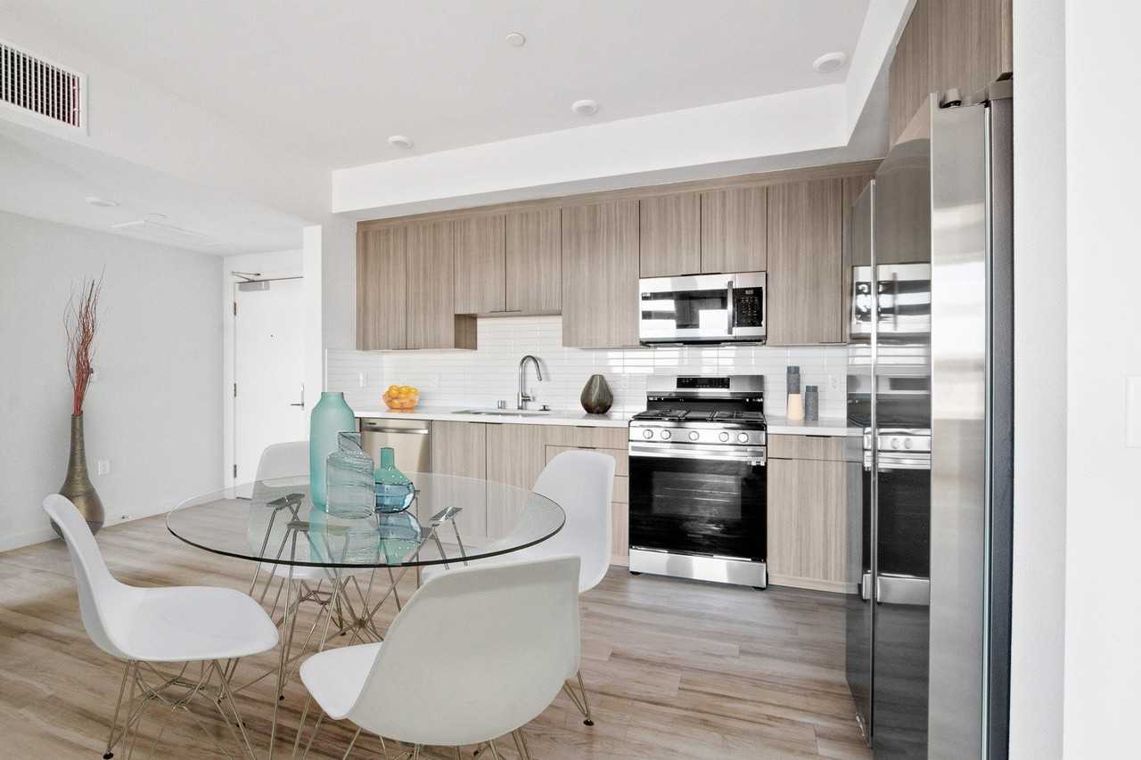 Thrive on 7th - Photo 7 of 52