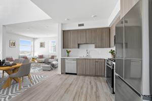 featured image of 336 W 7th St