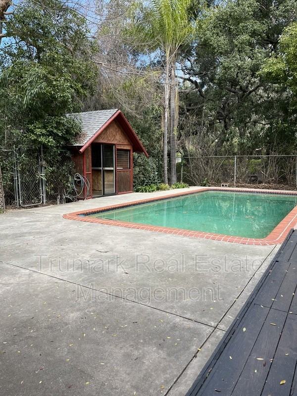 3247 Cornwall Dr - Photo 3 of 11