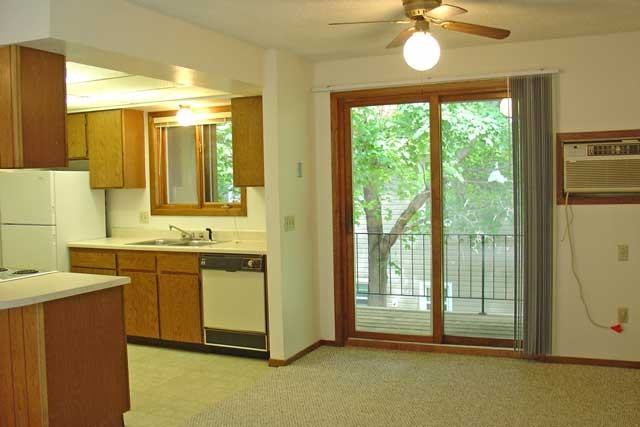 366 Westchester Sq N - Photo 5 of 11