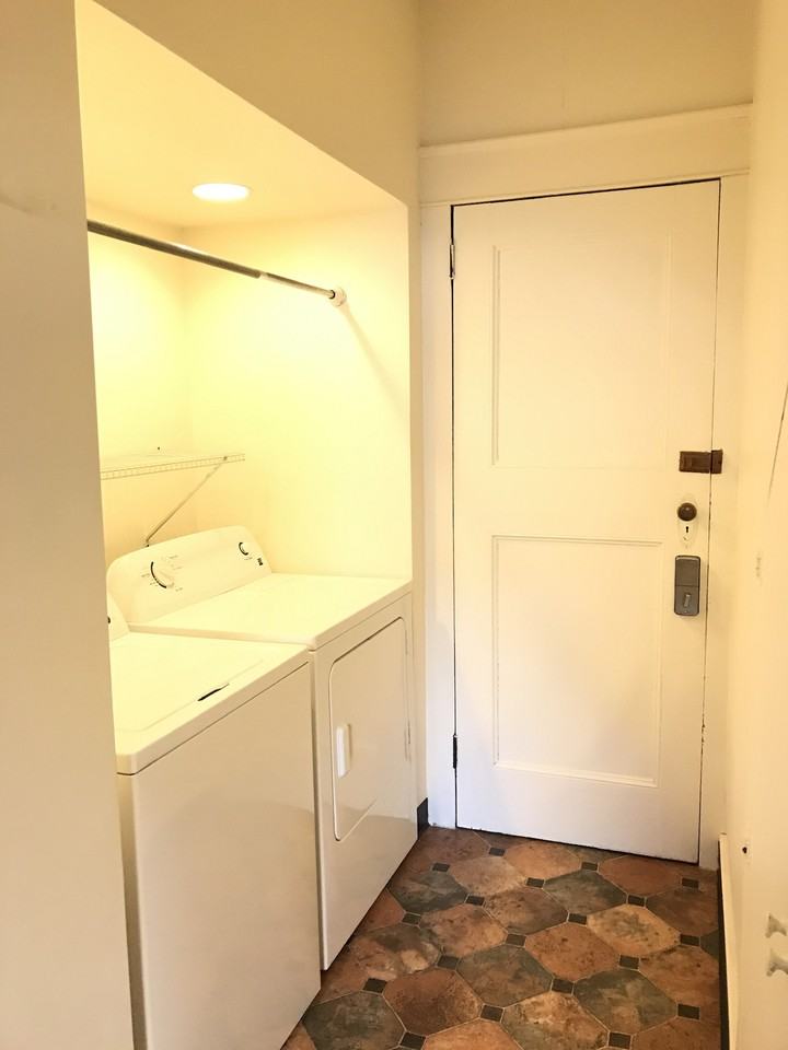 1046 Liberty St #1 - Photo 2 of 10