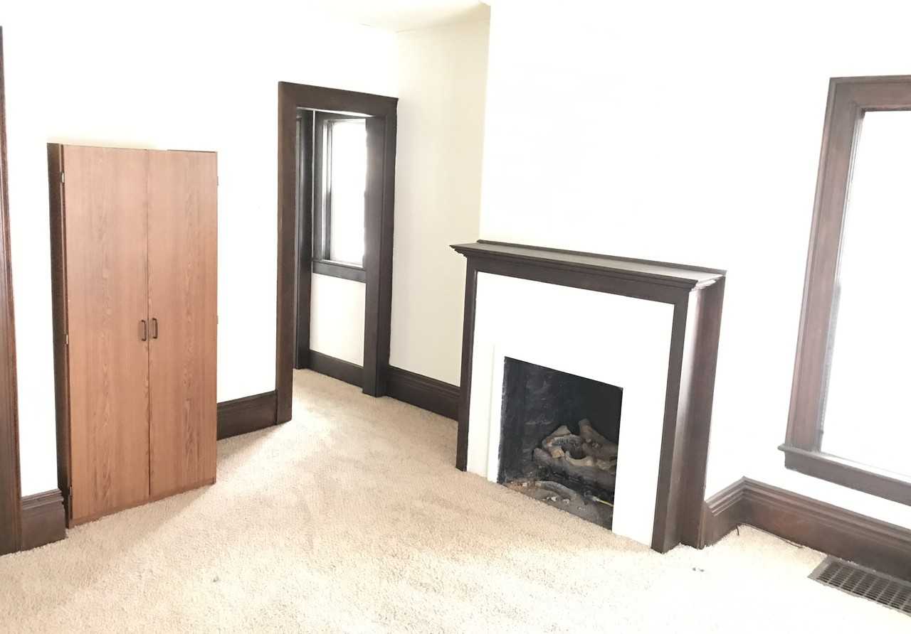 1046 Liberty St #1 - Photo 3 of 10