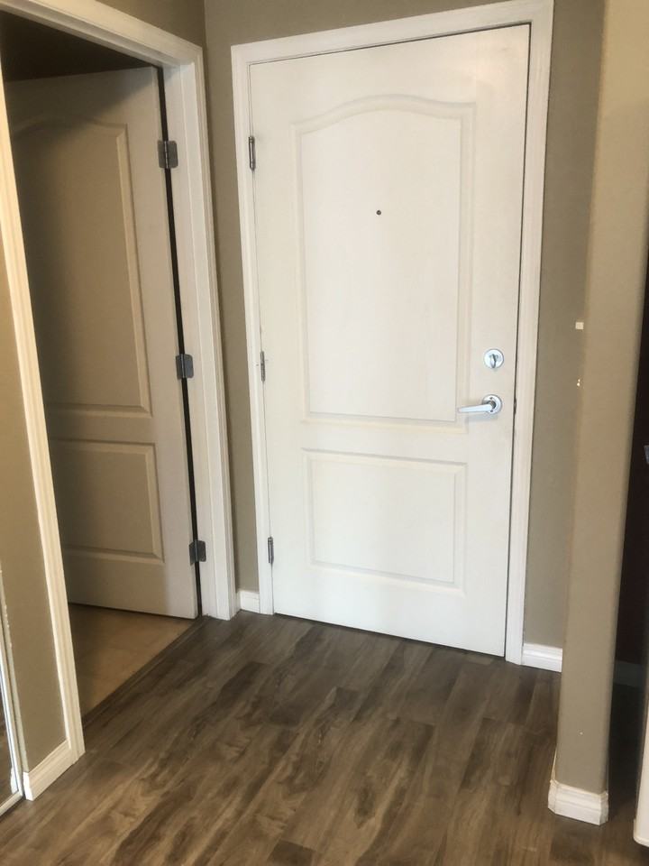 Lovely 2 Bedroom 2 Bathroom Condo in The Hamptons!!*Balcony*In - Photo 2 of 34