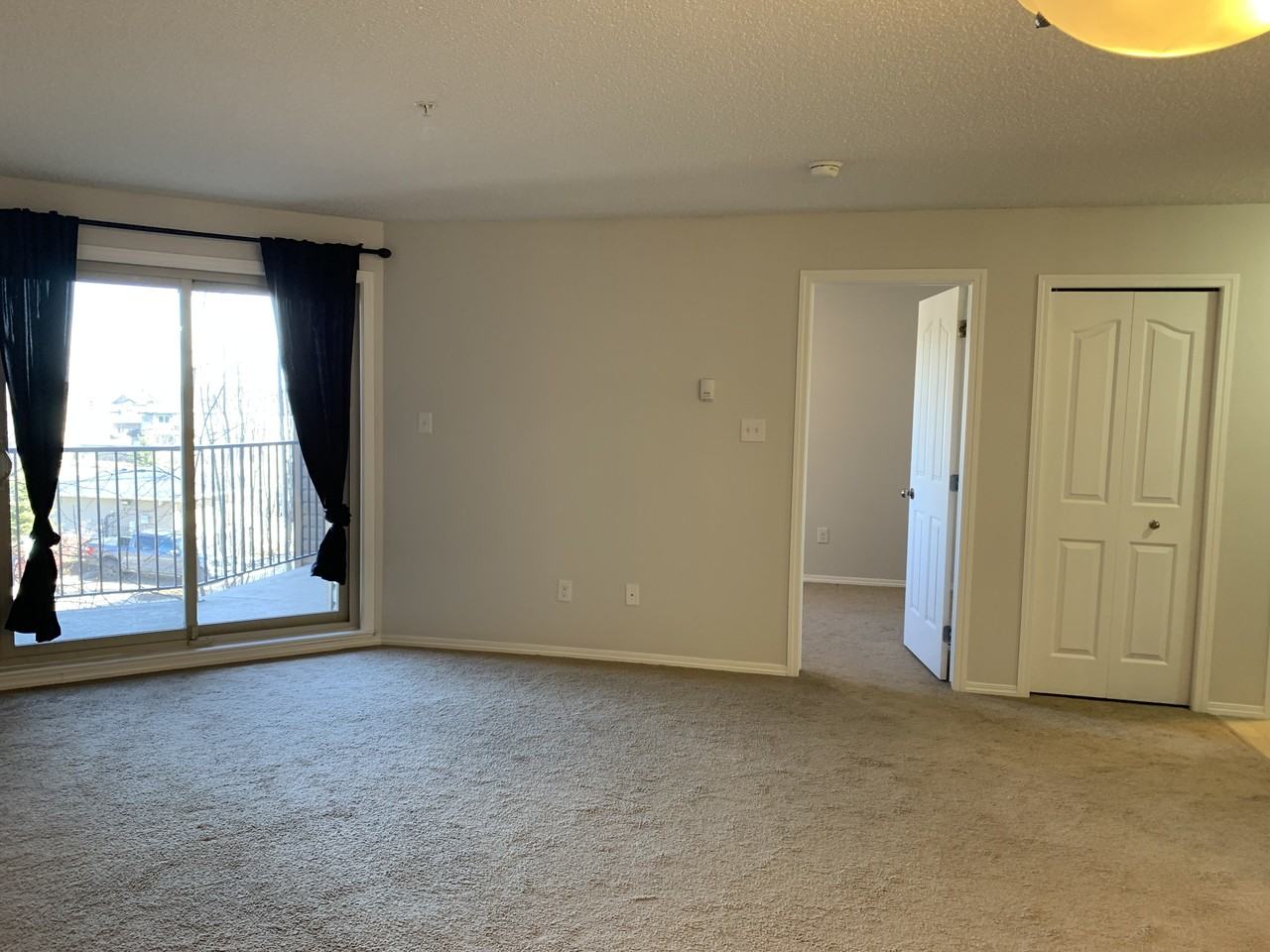 Bright 1 bed 1 bath condo*Balcony*Heat & Water Included*Storage Locker* - Photo 3 of 17