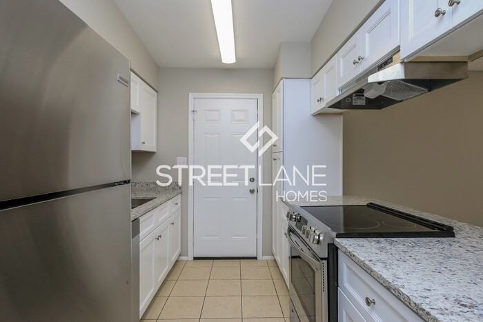 1641 E Palmcroft Dr - Photo 2 of 15