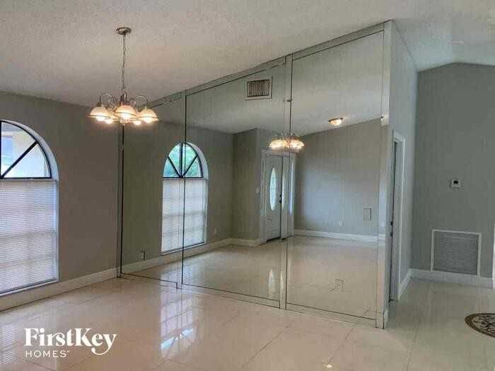 7417 Nw 49th Pl - Photo 3 of 20