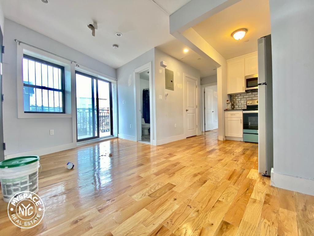 938 Tilden St #2 - Photo 3 of 11