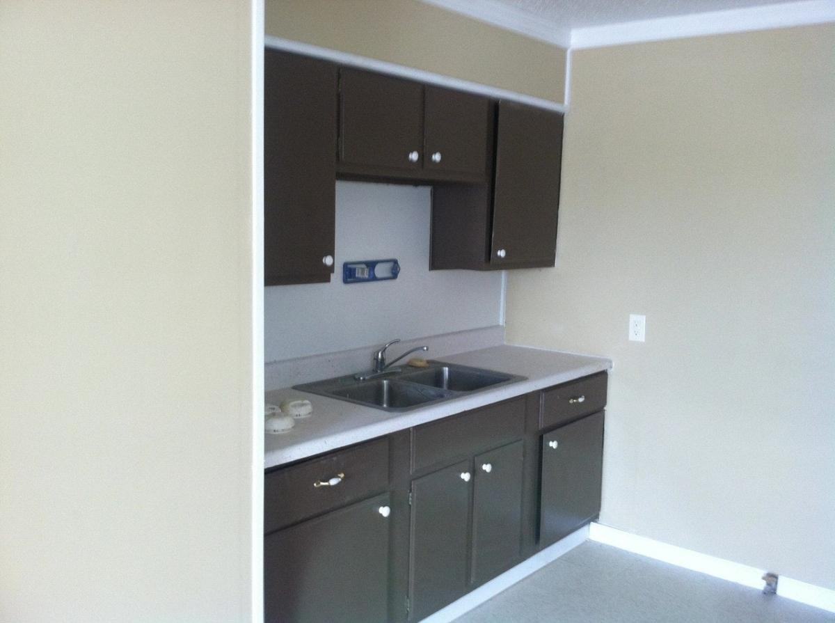 98 N Rogers St #8 - Photo 3 of 4