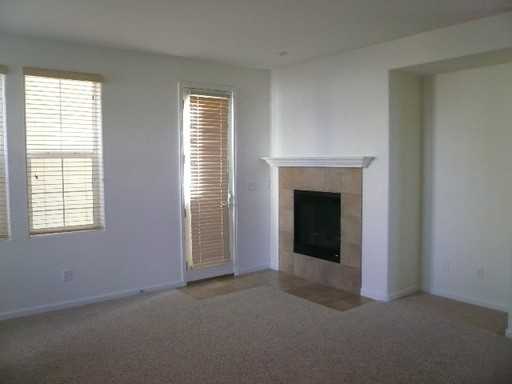 490 Wapello Cir - Photo 3 of 7