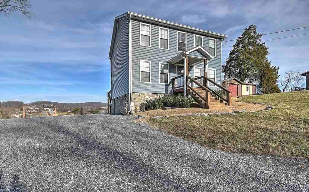 605 Summer Sound Rd - Photo 2 of 50