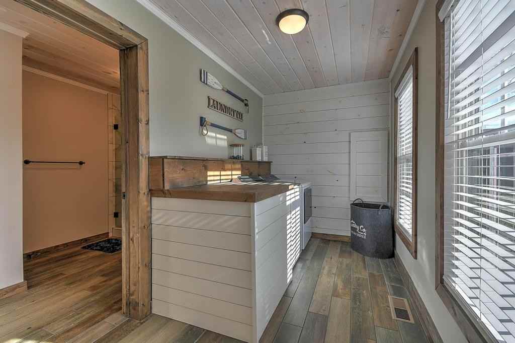 605 Summer Sound Rd - Photo 3 of 50