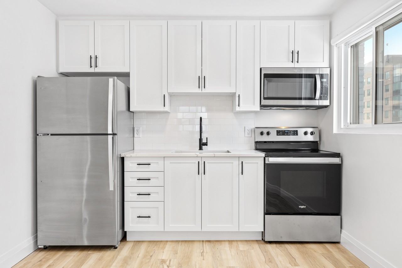 1 Hamilton Avenue North - Photo 3 of 15