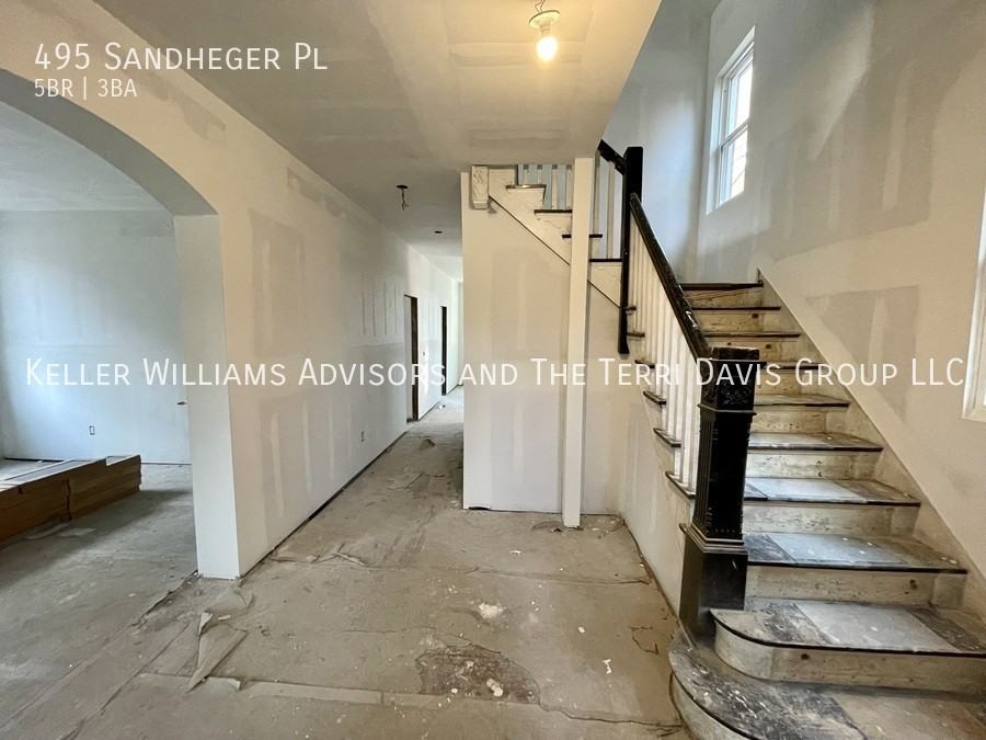 495 Sandheger Pl - Photo 3 of 22