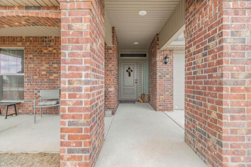 3660 Macintosh Way - Photo 4 of 34