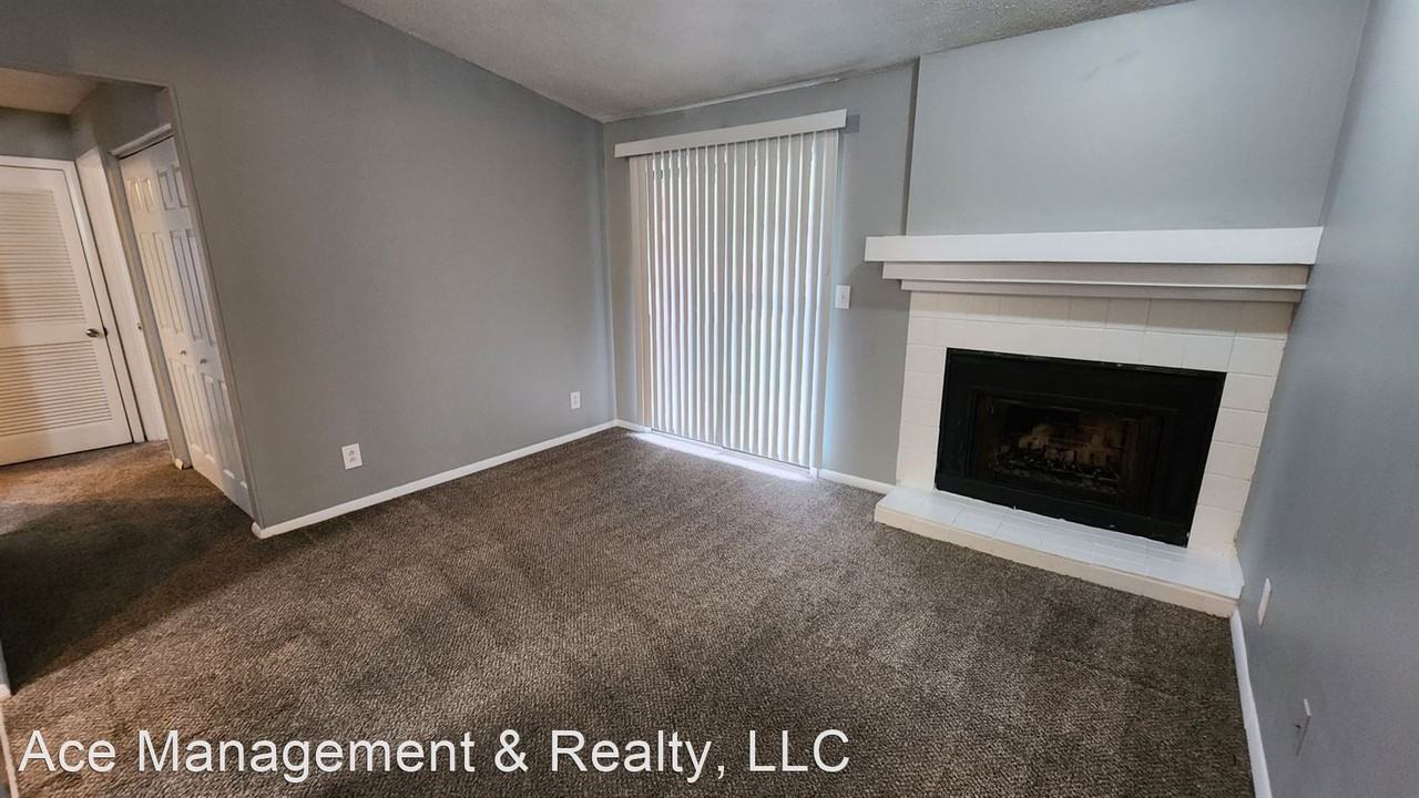 900 Candlewood Drive NW - Photo 3 of 9