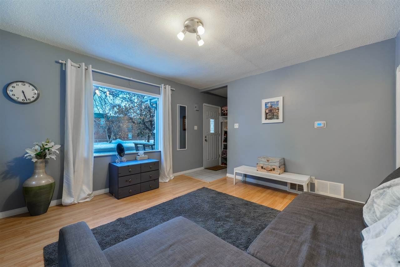 10509 76 Avenue Northwest - Photo 4 of 13