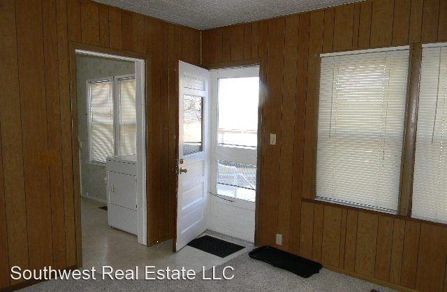 915 Lee St 1/2,1,2 - Photo 3 of 10