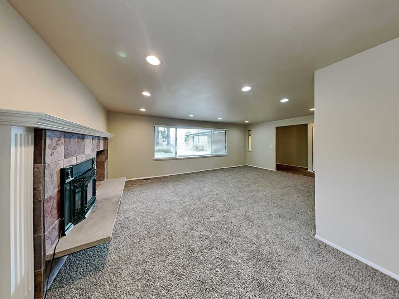 8106 Florida Dr - Photo 3 of 18