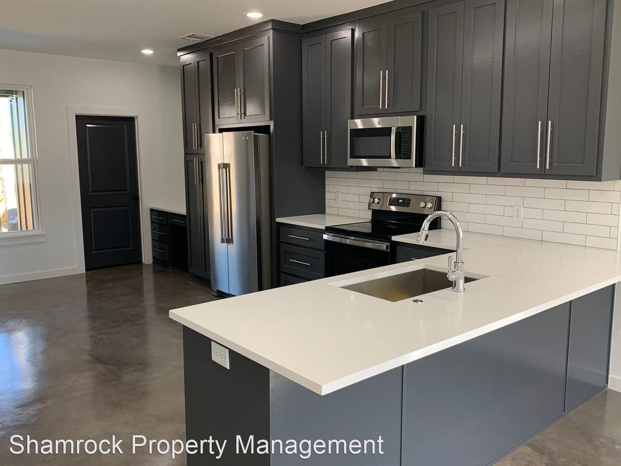 115 N Van Buren St - Photo 3 of 10