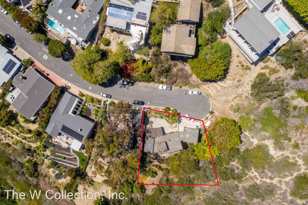 1445 Cerritos Dr #B - Photo 2 of 32