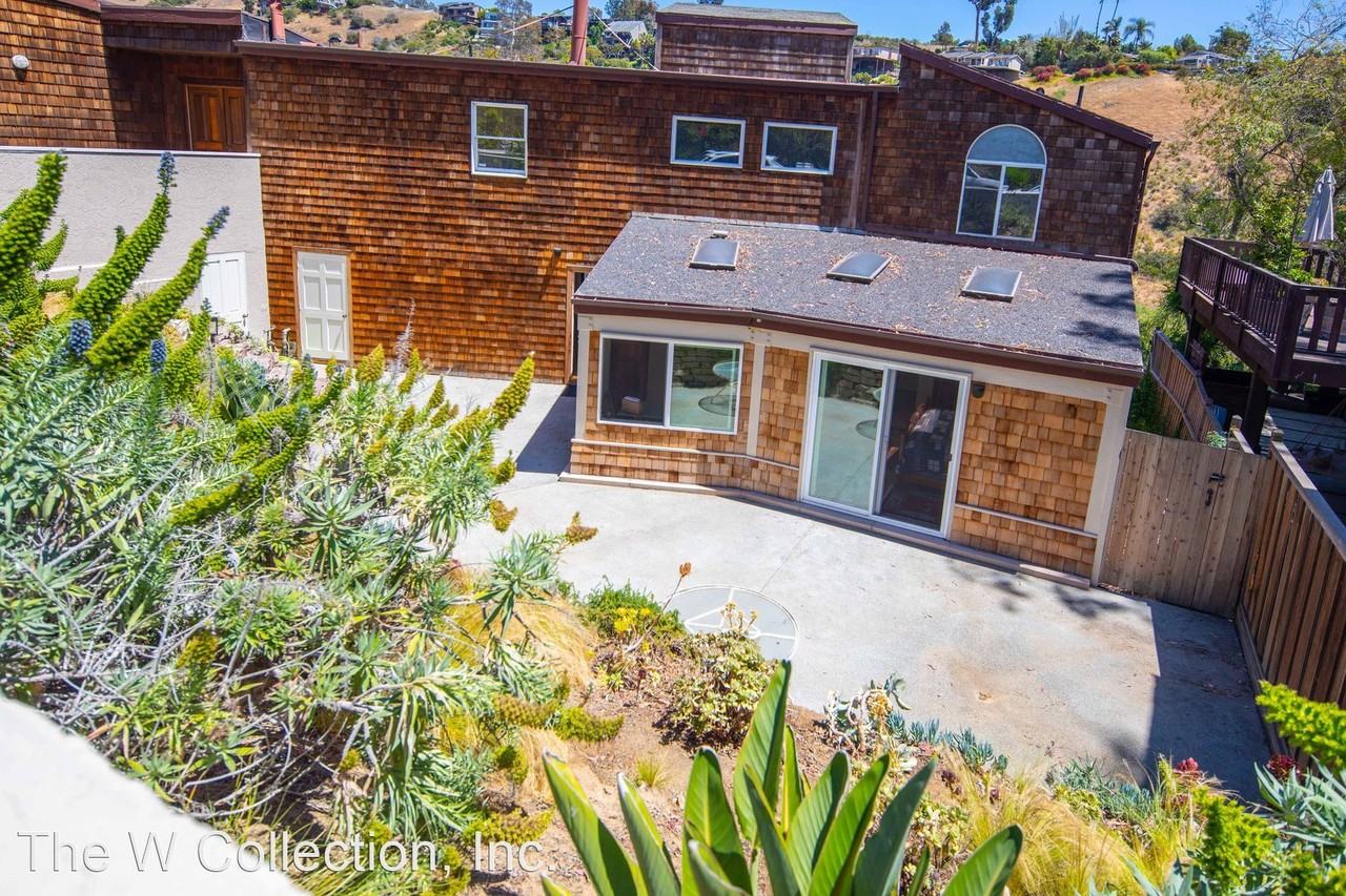 1445 Cerritos Dr #B - Photo 3 of 32