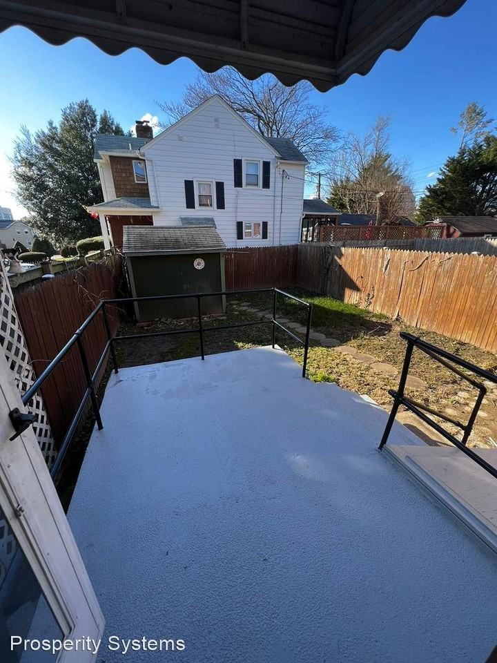 218 Maryland Ave - Photo 3 of 7