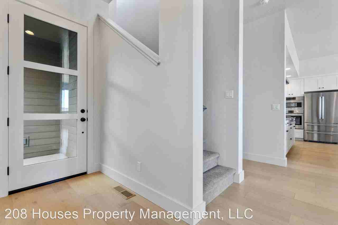 6807 E Warm Springs Ave - Photo 3 of 50