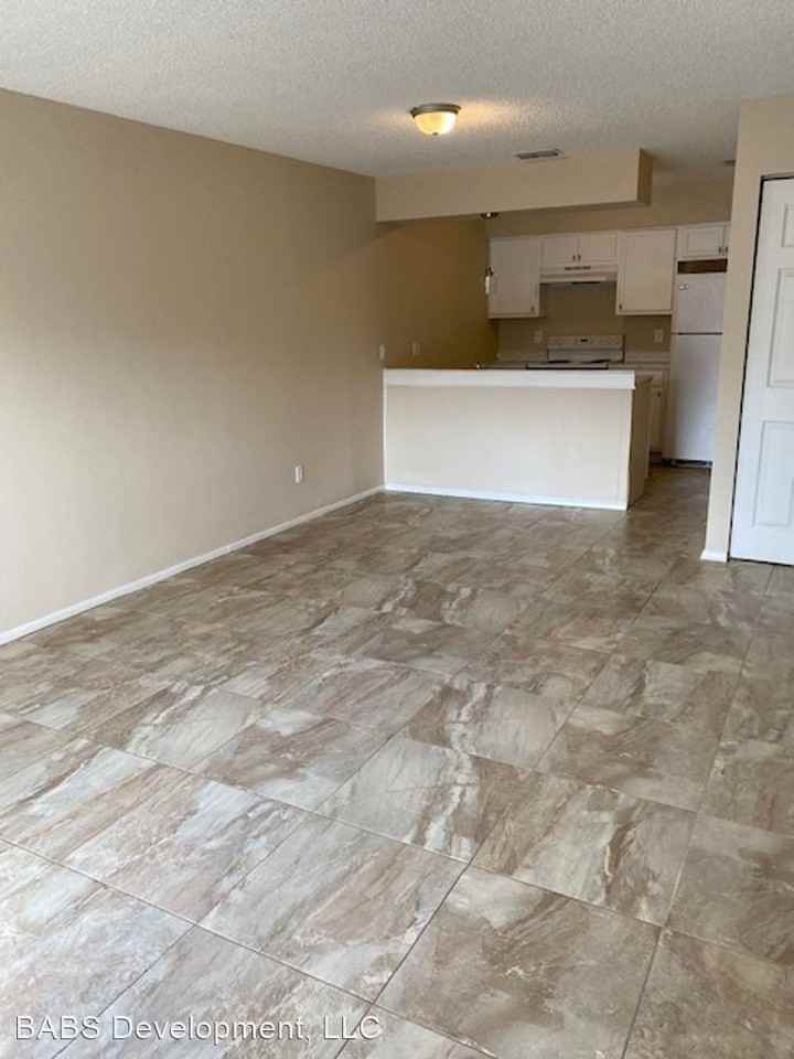 SE 30th Pl 5335 - 5335 SE 30th Pl. - Photo 2 of 15