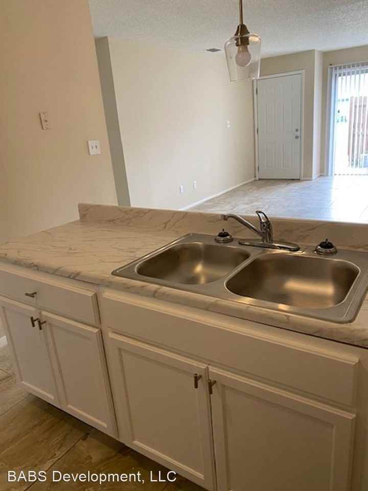 SE 30th Pl 5335 - 5335 SE 30th Pl. - Photo 3 of 15