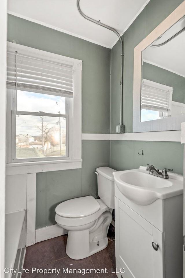 1911 Mcclure St - Photo 2 of 21