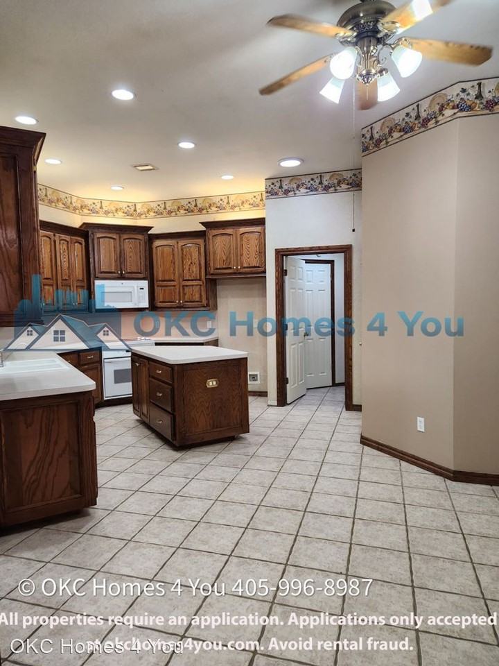 4812 Montrose Dr - Photo 2 of 26