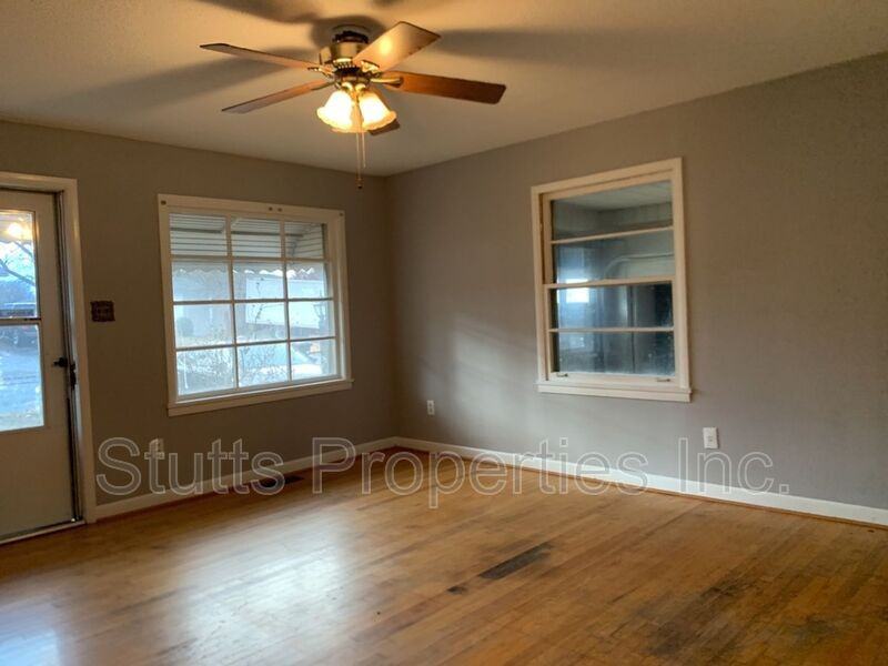 4158 Eastwood Dr - Photo 3 of 8
