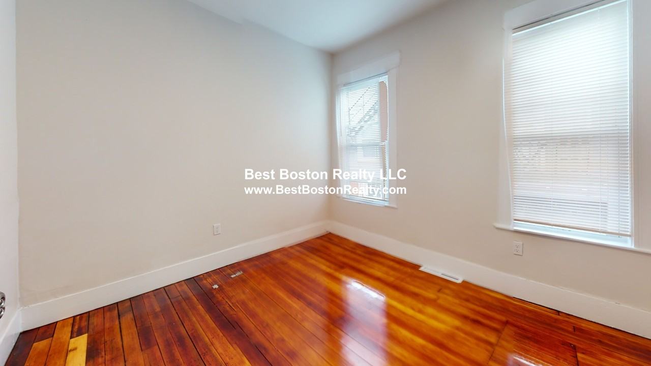 16R Warren Ave #2 - Photo 4 of 13