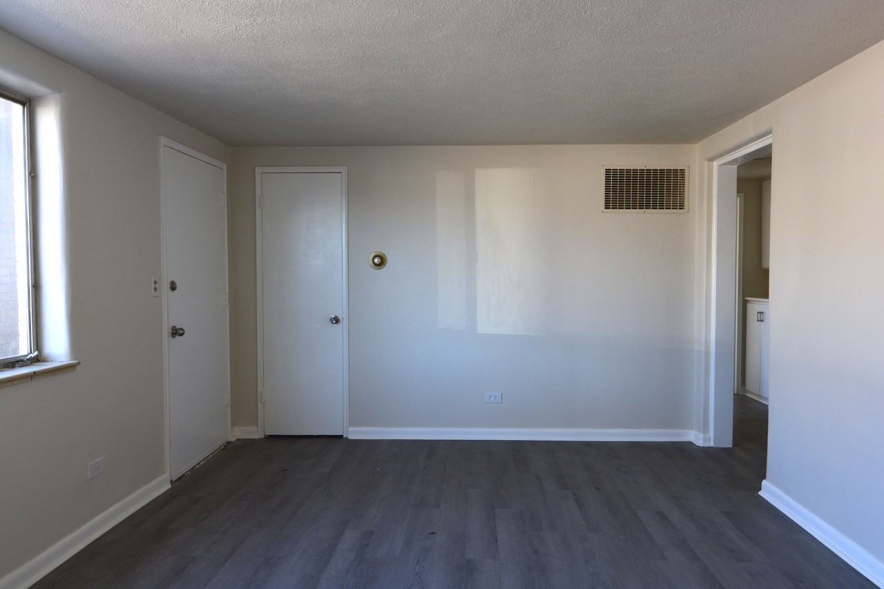 1919 Hugur Ave - Photo 3 of 8