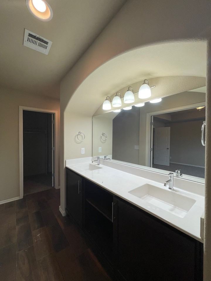 13222 S 21st Pl - Photo 7 of 16